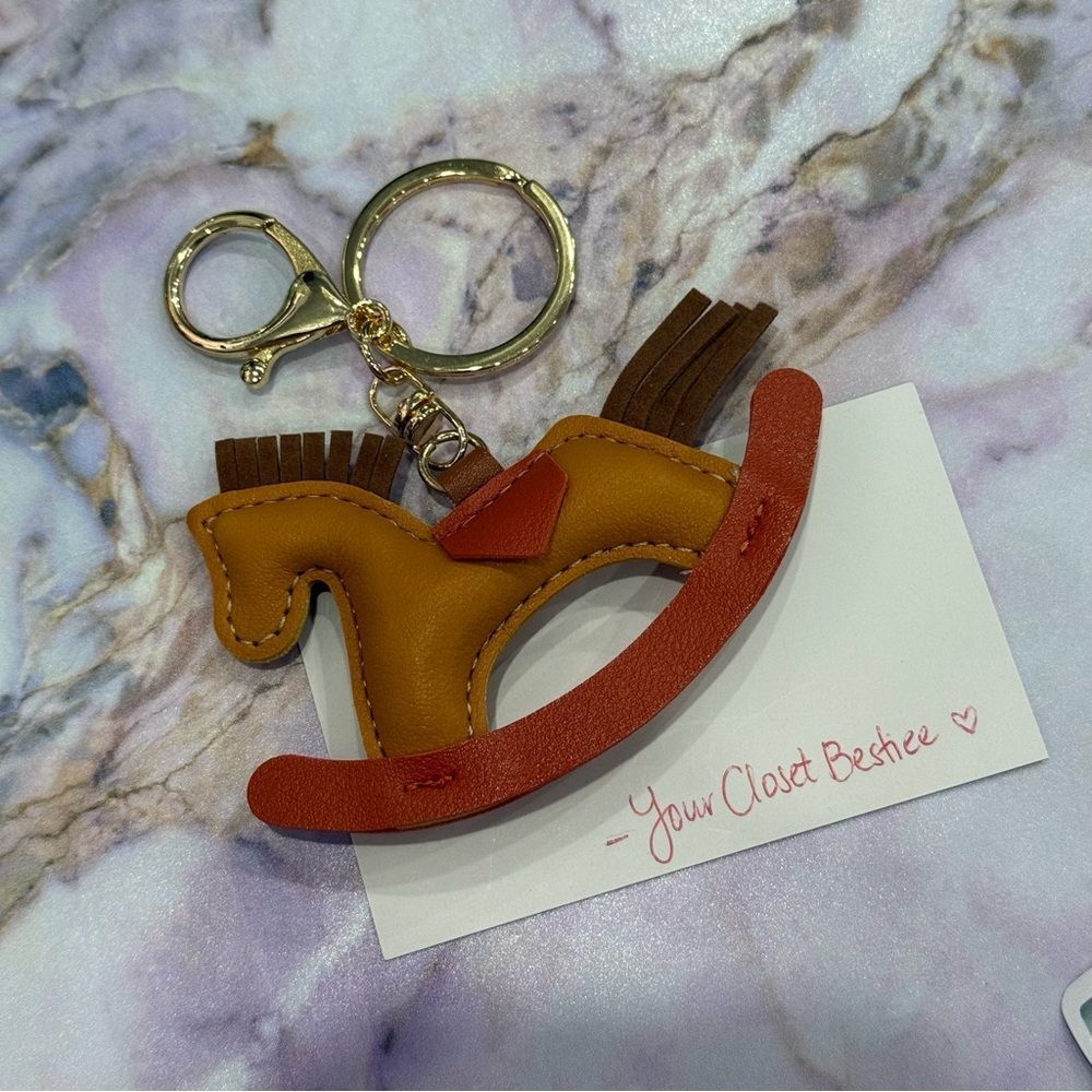 Viral Tan & brown leather horse keychain bag charm NEW with bow sticker - Picture 3 of 3